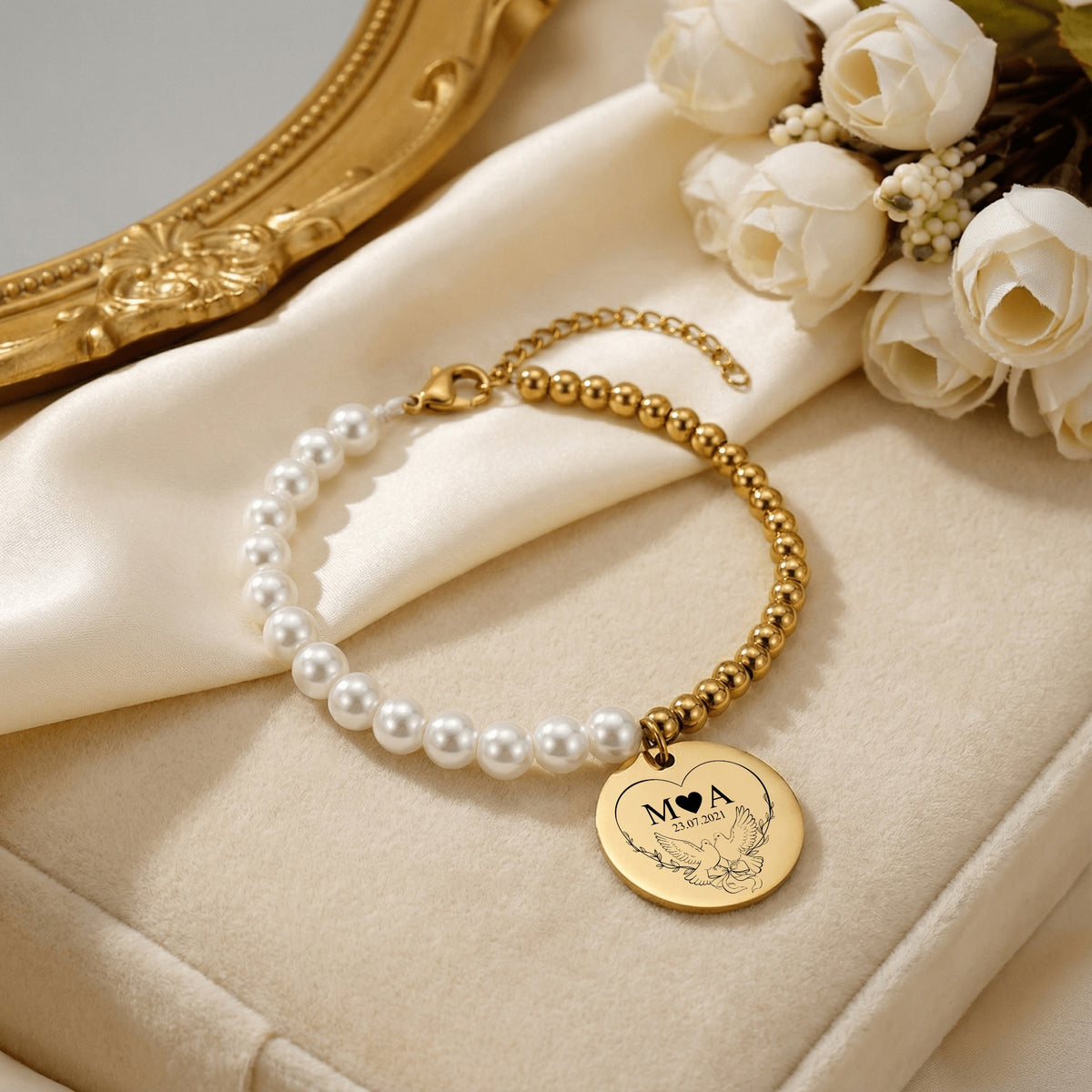 Solyre Perlenarmband mit Gravurmünze | Personalisiert