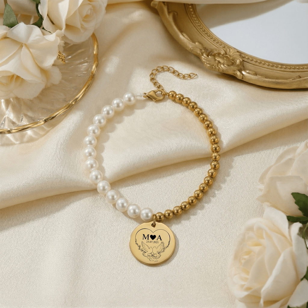 Solyre Perlenarmband mit Gravurmünze | Personalisiert
