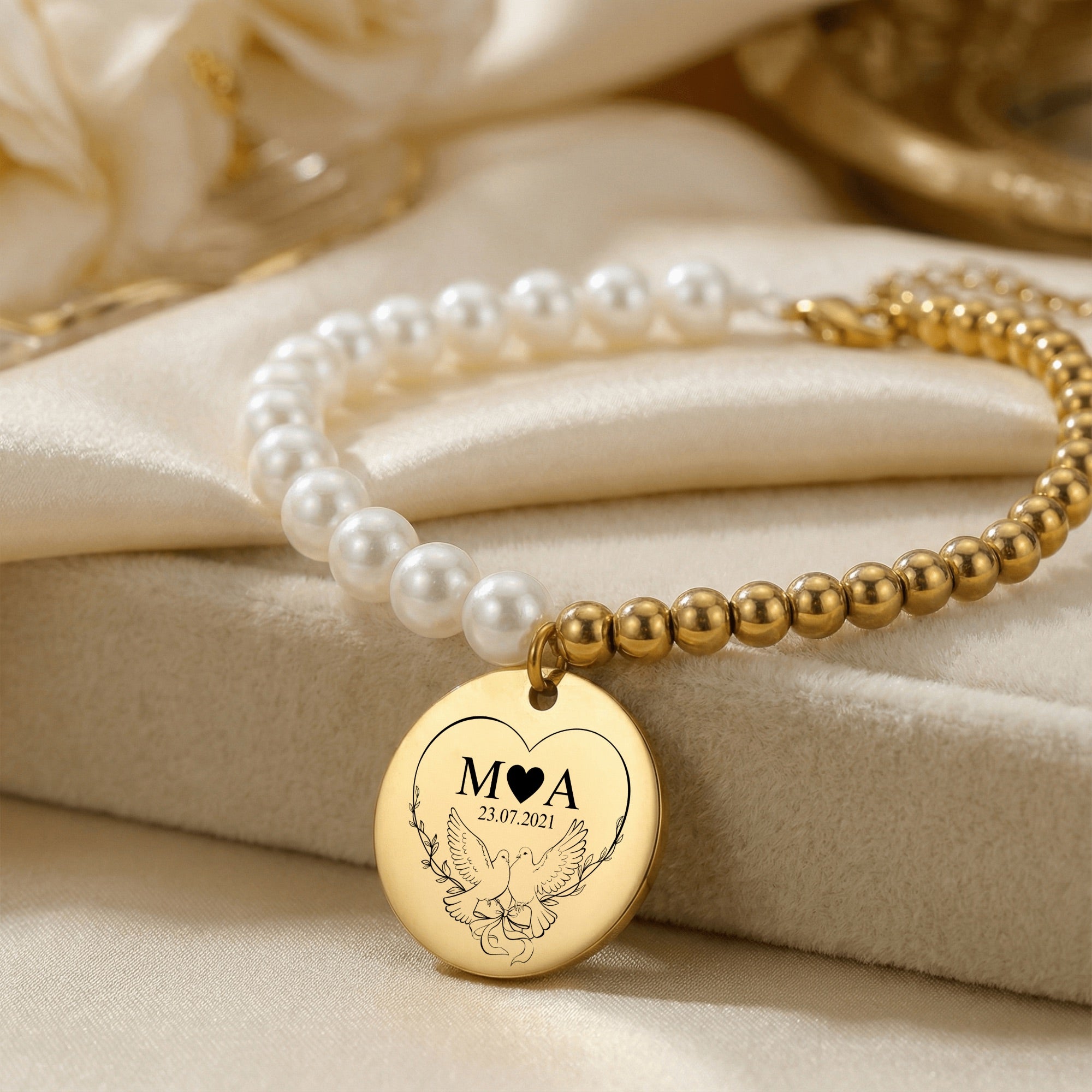 Premium Pearl & Gold Coin Bracelet: Mother of Pearl