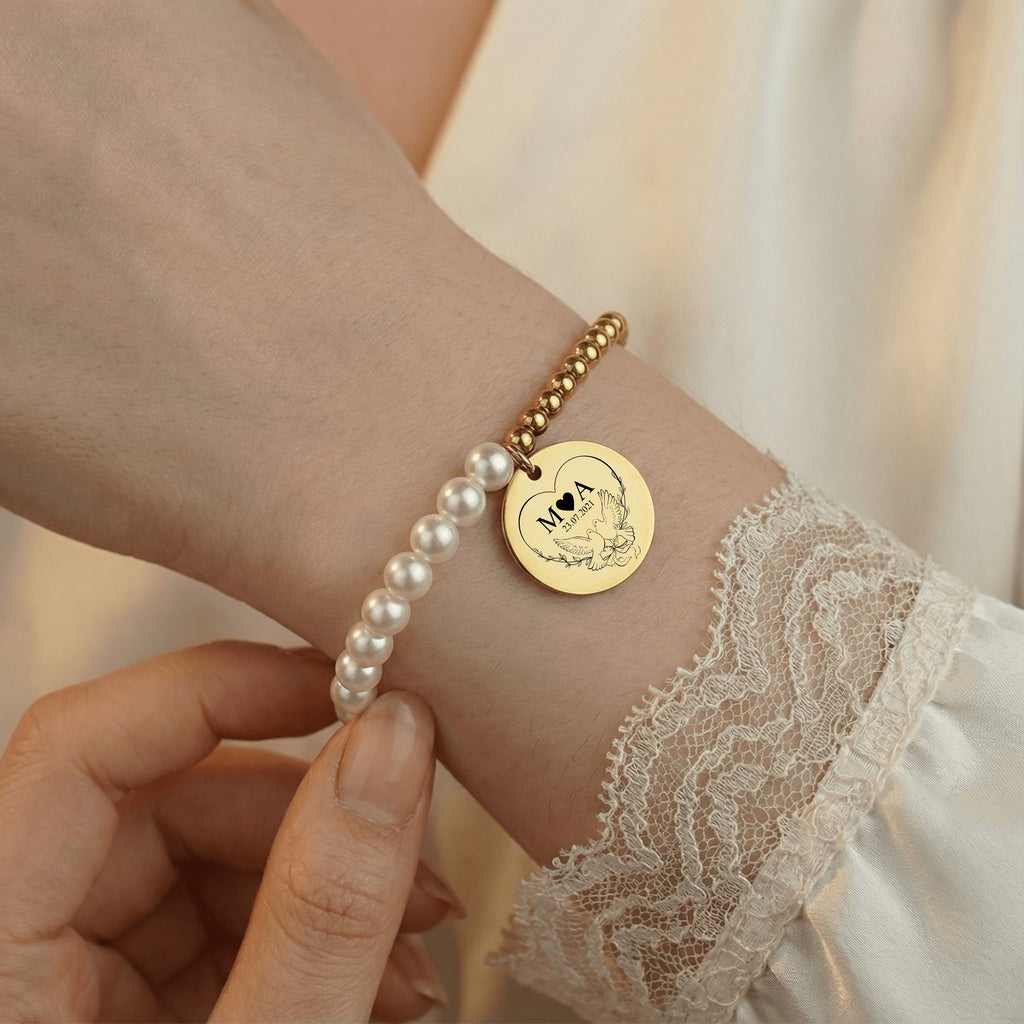 Solyre Perlenarmband mit Gravurmünze | Personalisiert