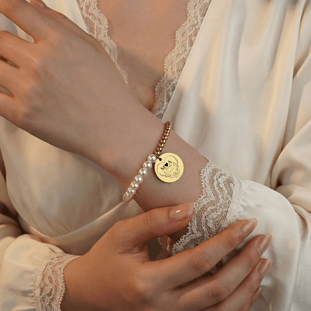 Solyre Perlenarmband mit Gravurmünze | Personalisiert