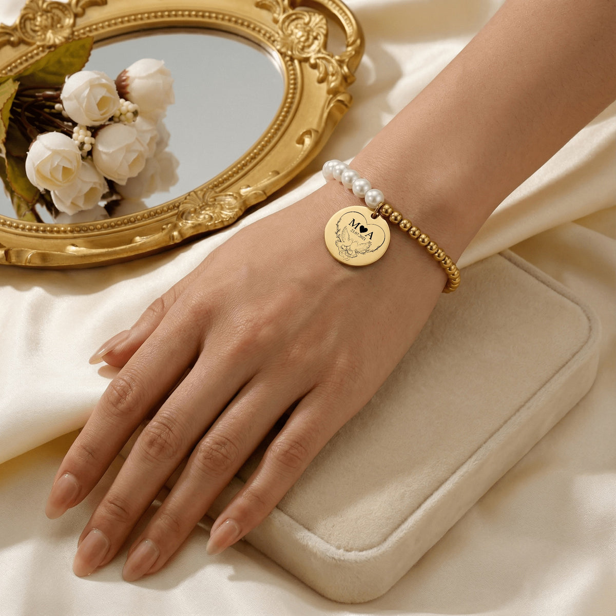 Solyre Perlenarmband mit Gravurmünze | Personalisiert