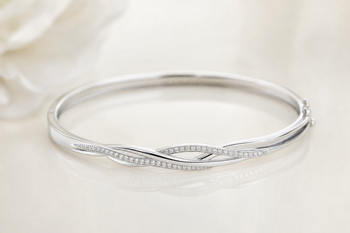 Solyre Custom Message Bangle - silberner Armreif mit Gravur